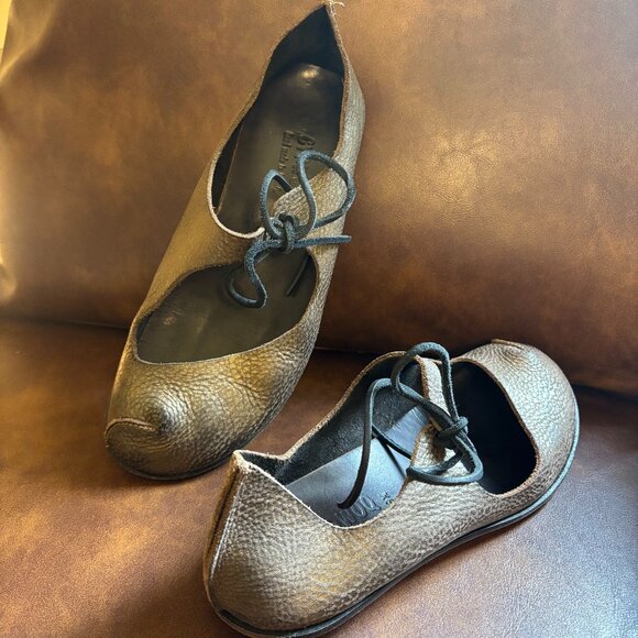 cydwok Dust bronze leather flats size 8.5 - Picture 1 of 7